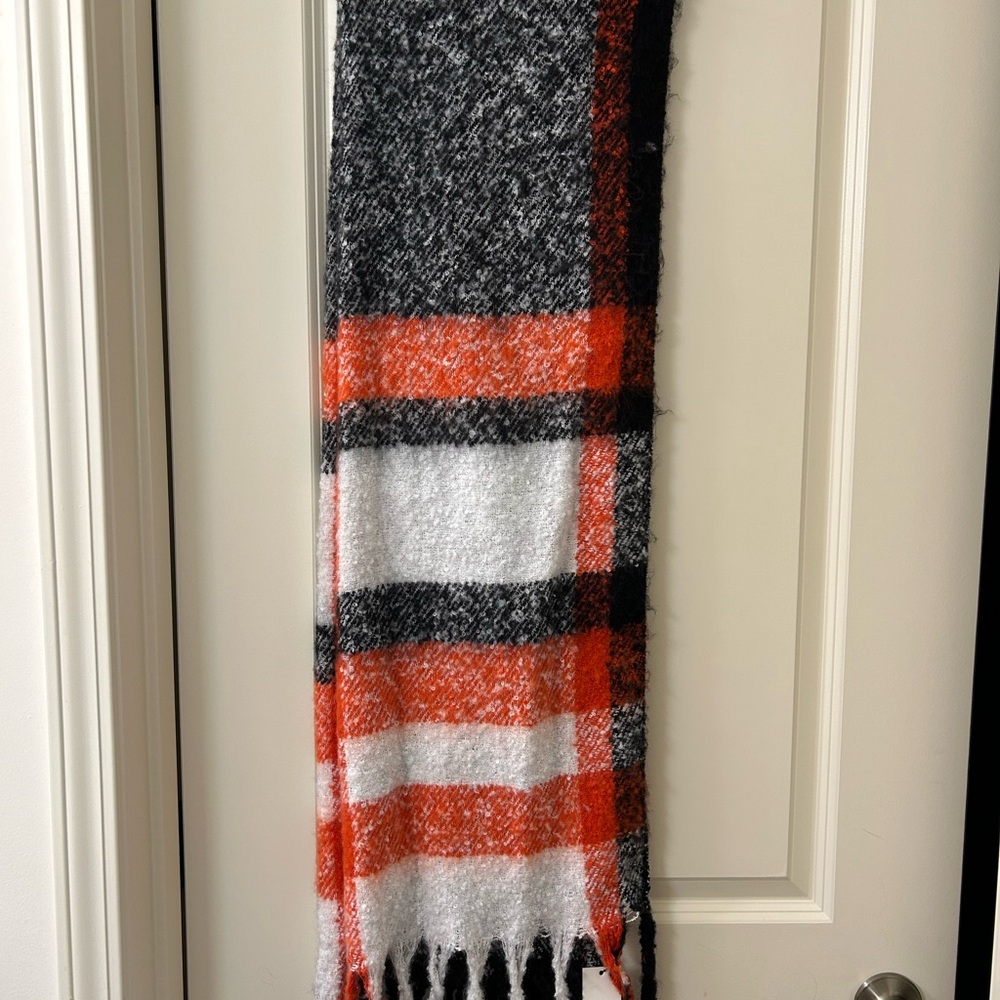 New with tag Calvin Klein scarf